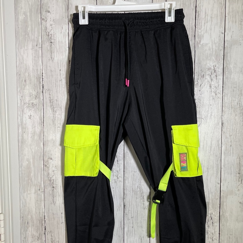 Zumba Bold Is the New Basic Cargo Pants - Size Unisex Suave Small - Color Black